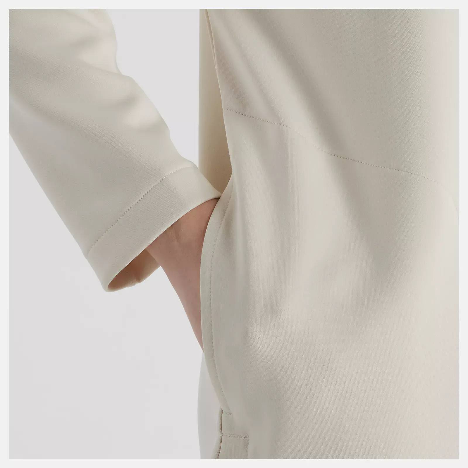 New Balance Women's Tech Knit Oversized Half Zip Linen 07