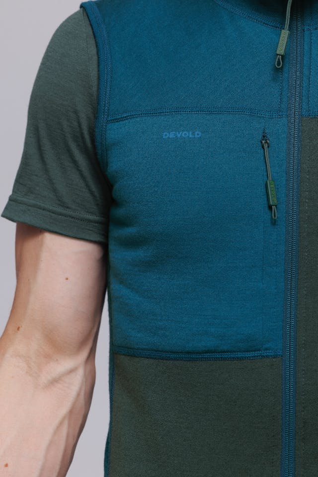 Devold Nibba Hiking Vest Men Ink/Flame 04