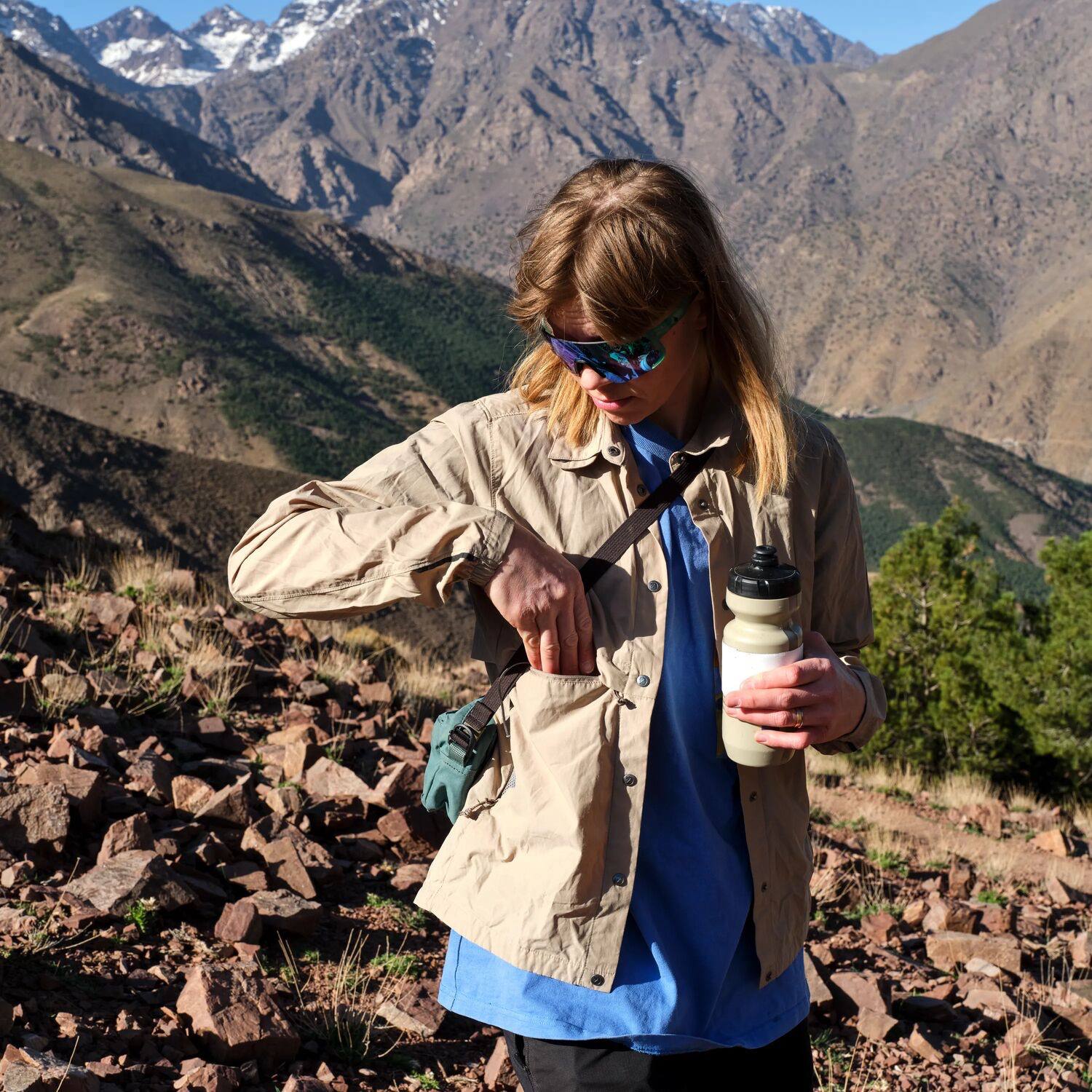 Fjällräven Women's Hoja Riders Wind Jacket Fossil 02