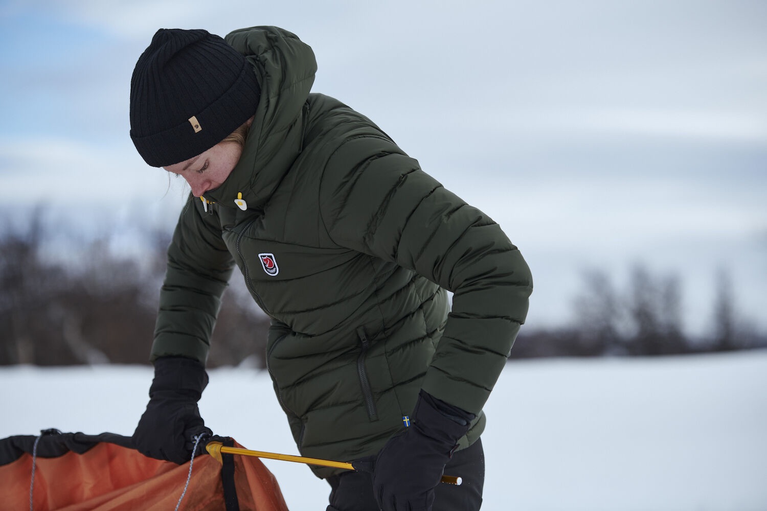 Fjällräven Women's Expedition Pack Down Hoodie - Naisten kevytuntuvatakki Musta 18
