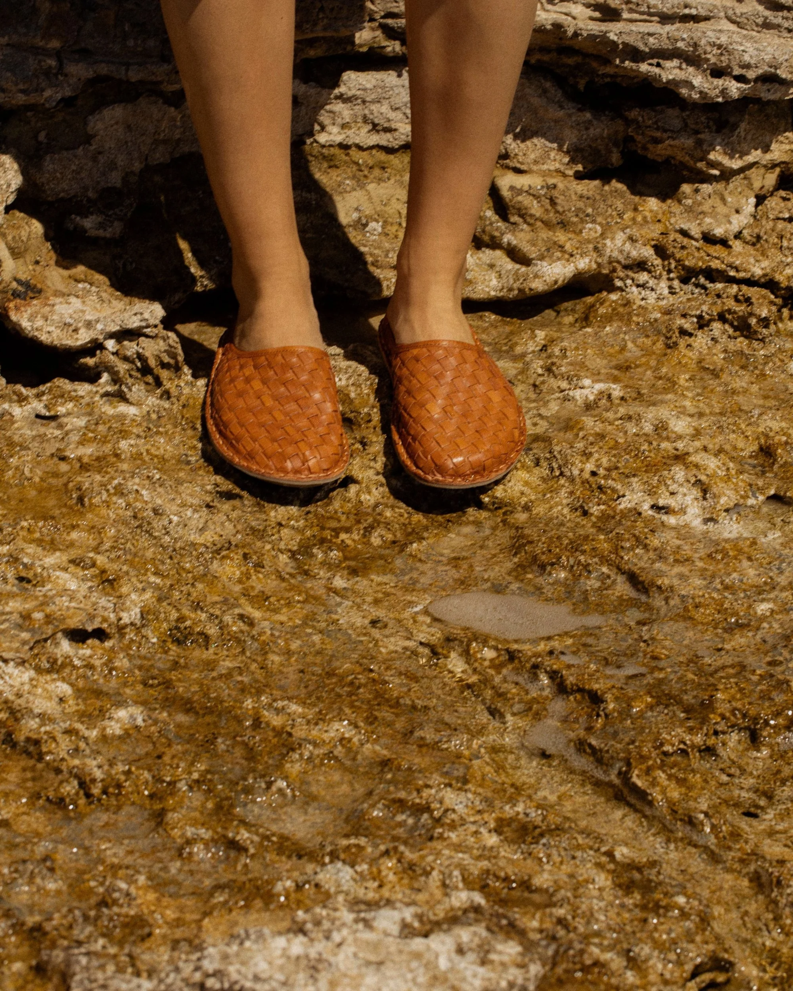 VIBAe Roma Woven Leather Cognac 06