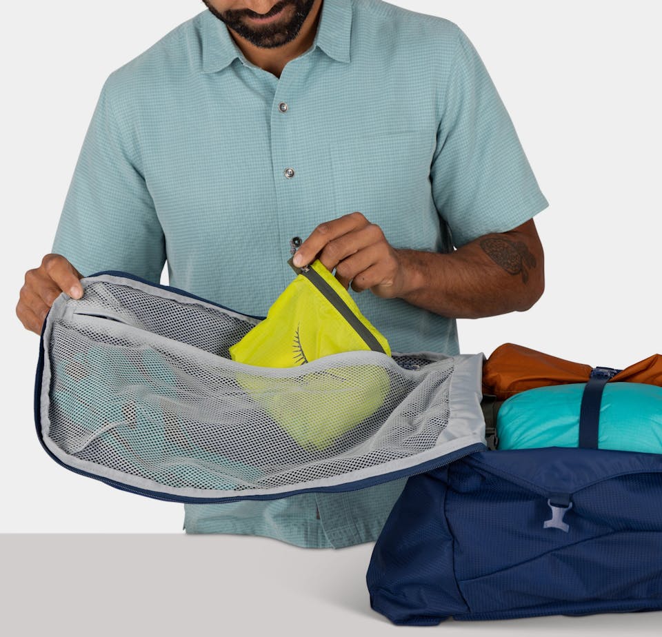 Osprey Farpoint 70 Black 03