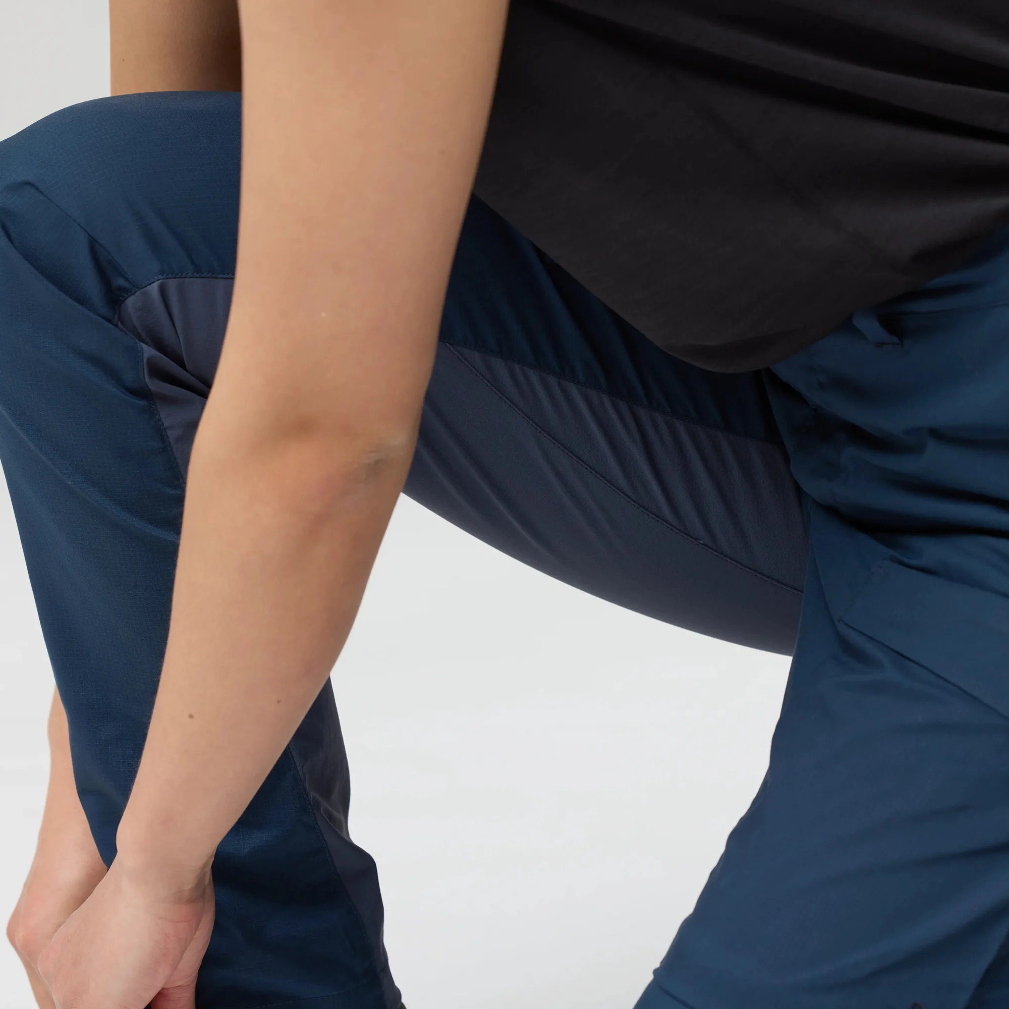 Fjällräven Women's Abisko Hybrid Trail Trousers Black 11