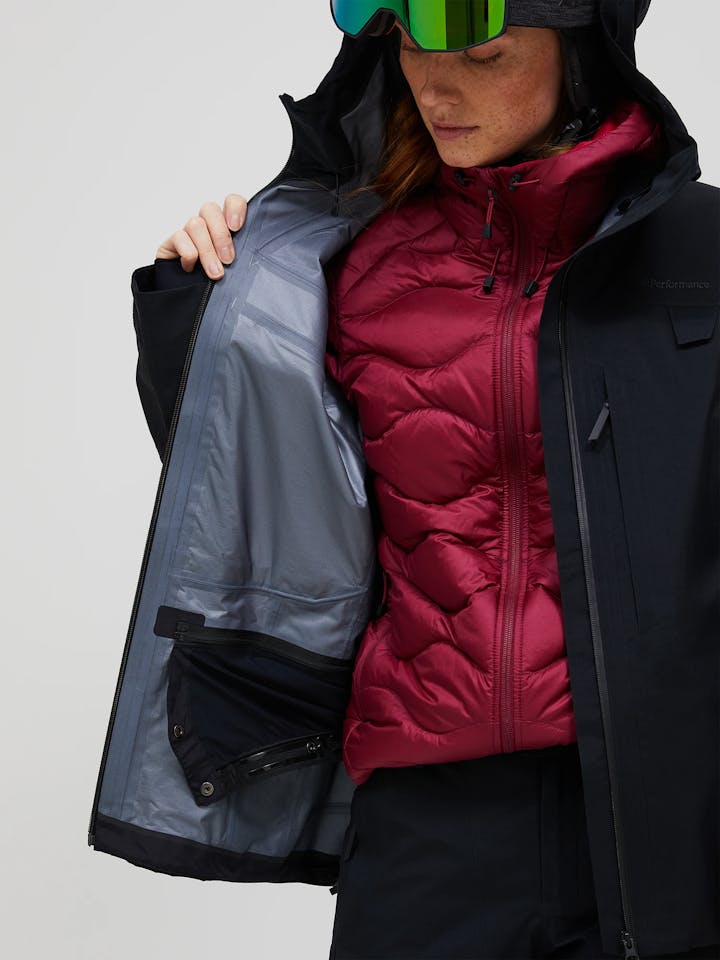 Peak Performance Women's Alpine GTX C-Knit 3L Shell Jacket Musta 06