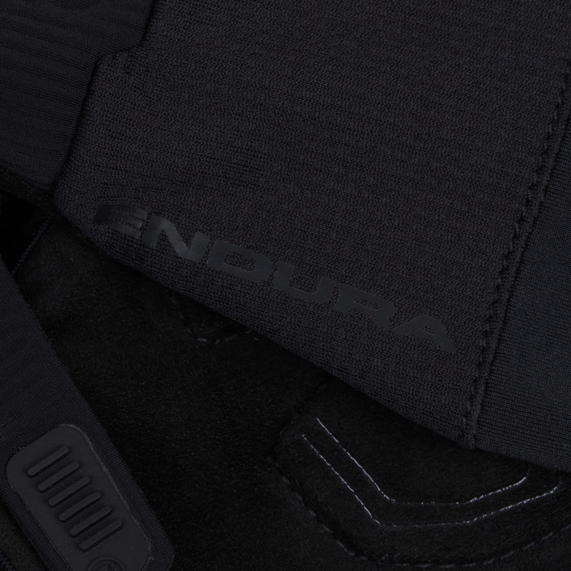 Endura Loop Mitt Black 02