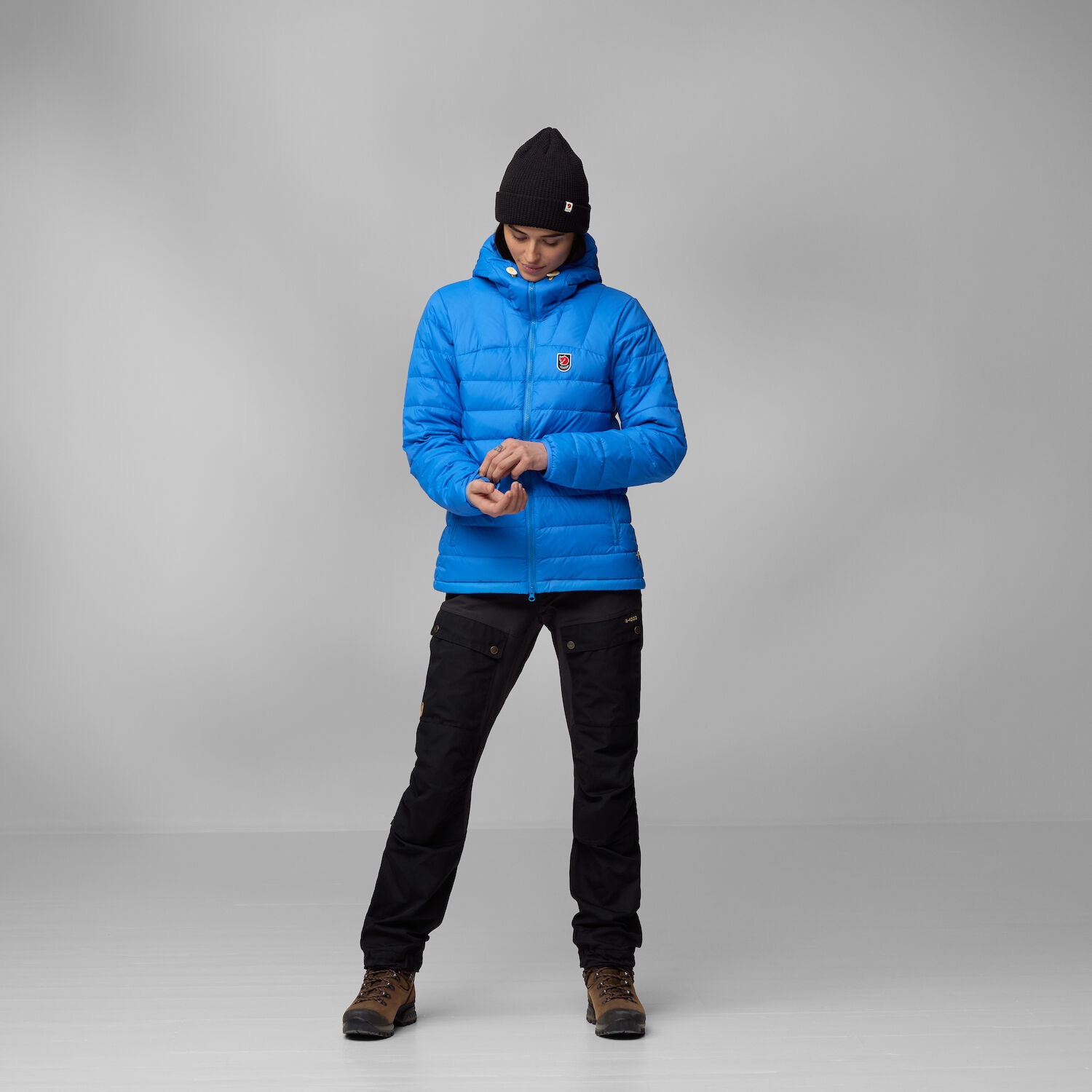 Fjällräven Women's Expedition Pack Down Hoodie - Naisten kevytuntuvatakki Musta 14