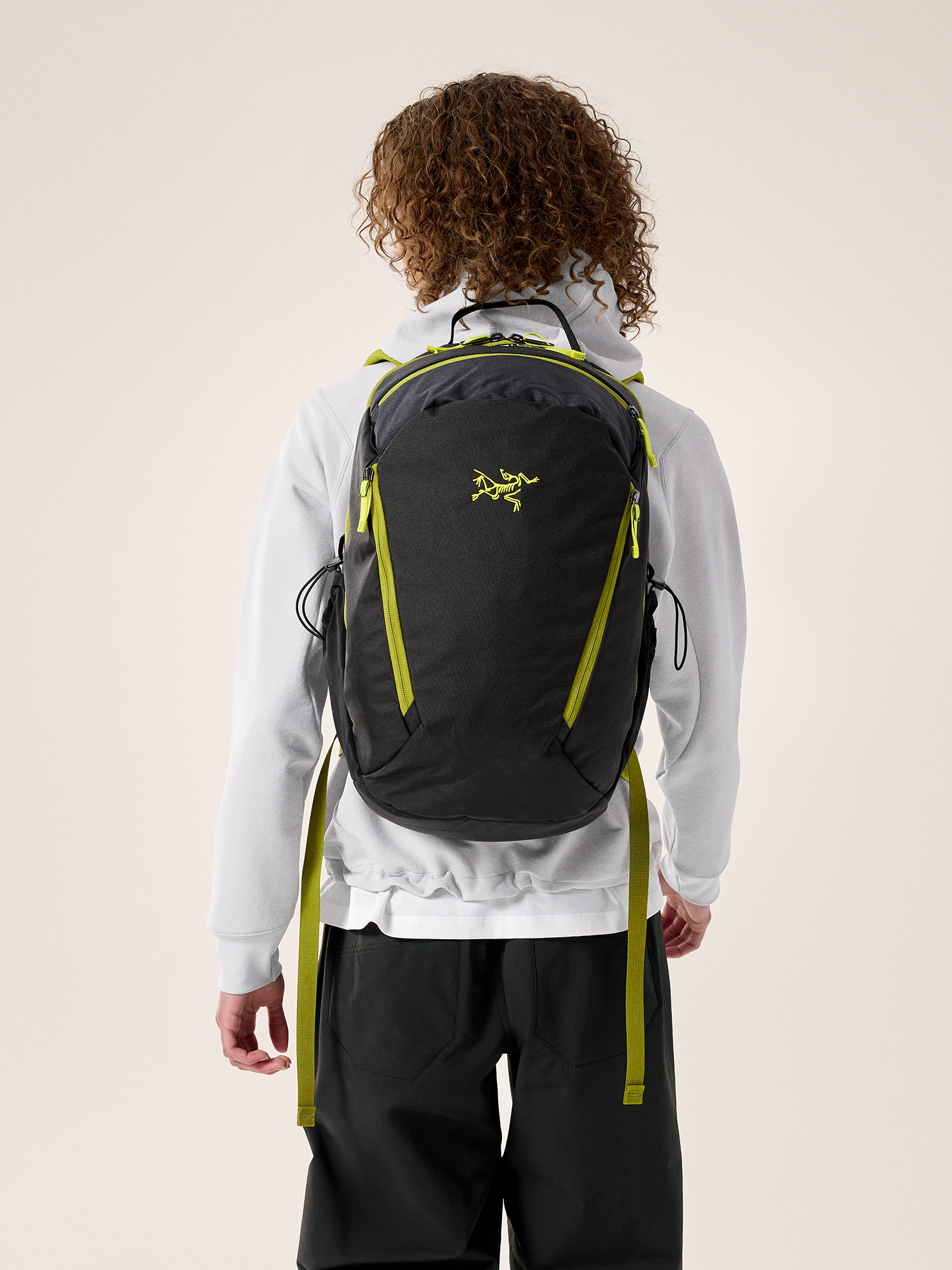 Arc'teryx Mantis 26 Black / Olive moss 05