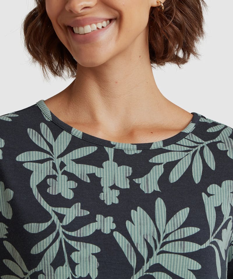 Sherpa Women's Neha Relax Tee Black Gurans 07