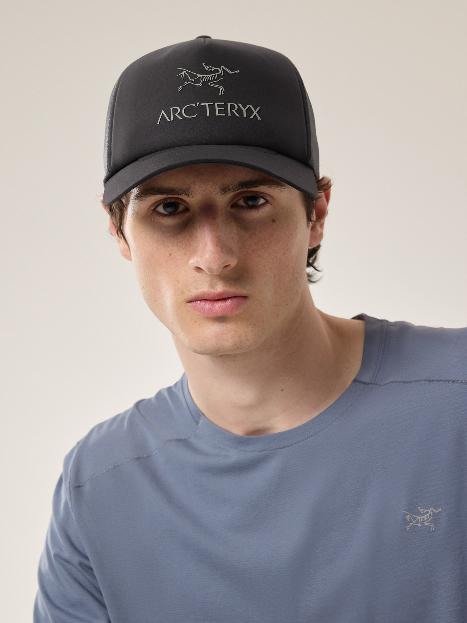 Arc'teryx Bird Word Trucker Musta 02