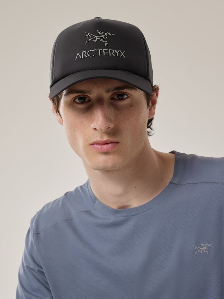 Arc'teryx Bird Word Trucker Musta 02