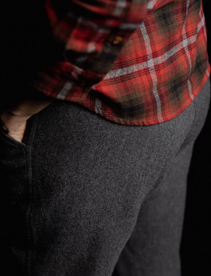 Sasta Women's Tuohi Joggers Charcoal 05