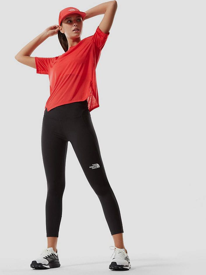 The North Face Women's Up With The Sun S/S Punainen 04