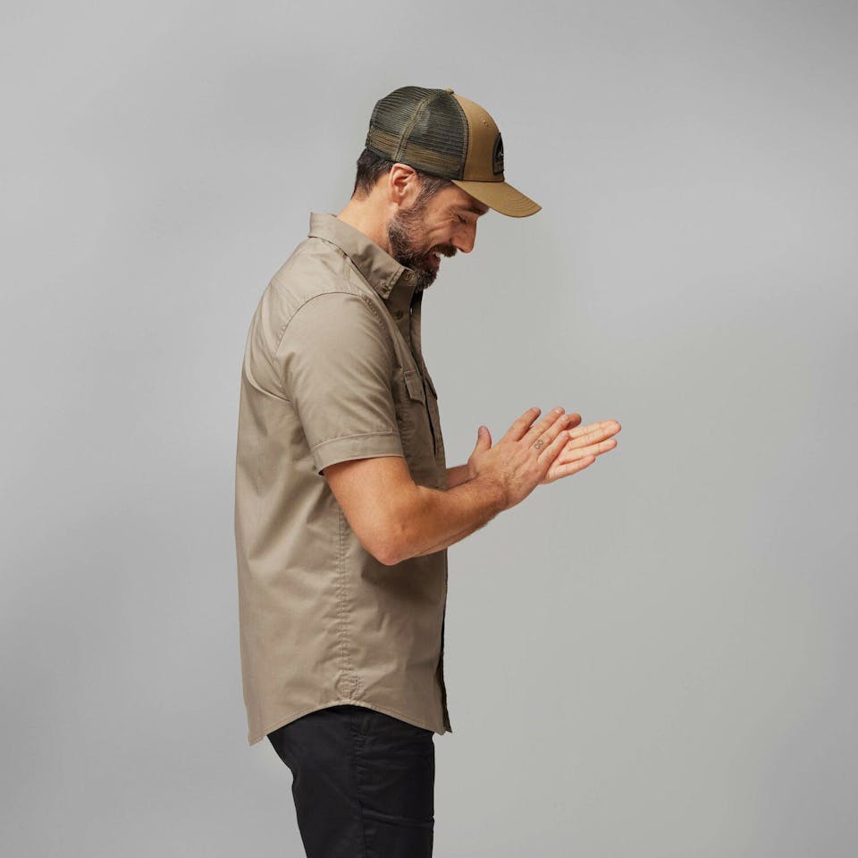 Fjällräven Men's Övik Air Stretch SS Shirt Suede (Brown) 05