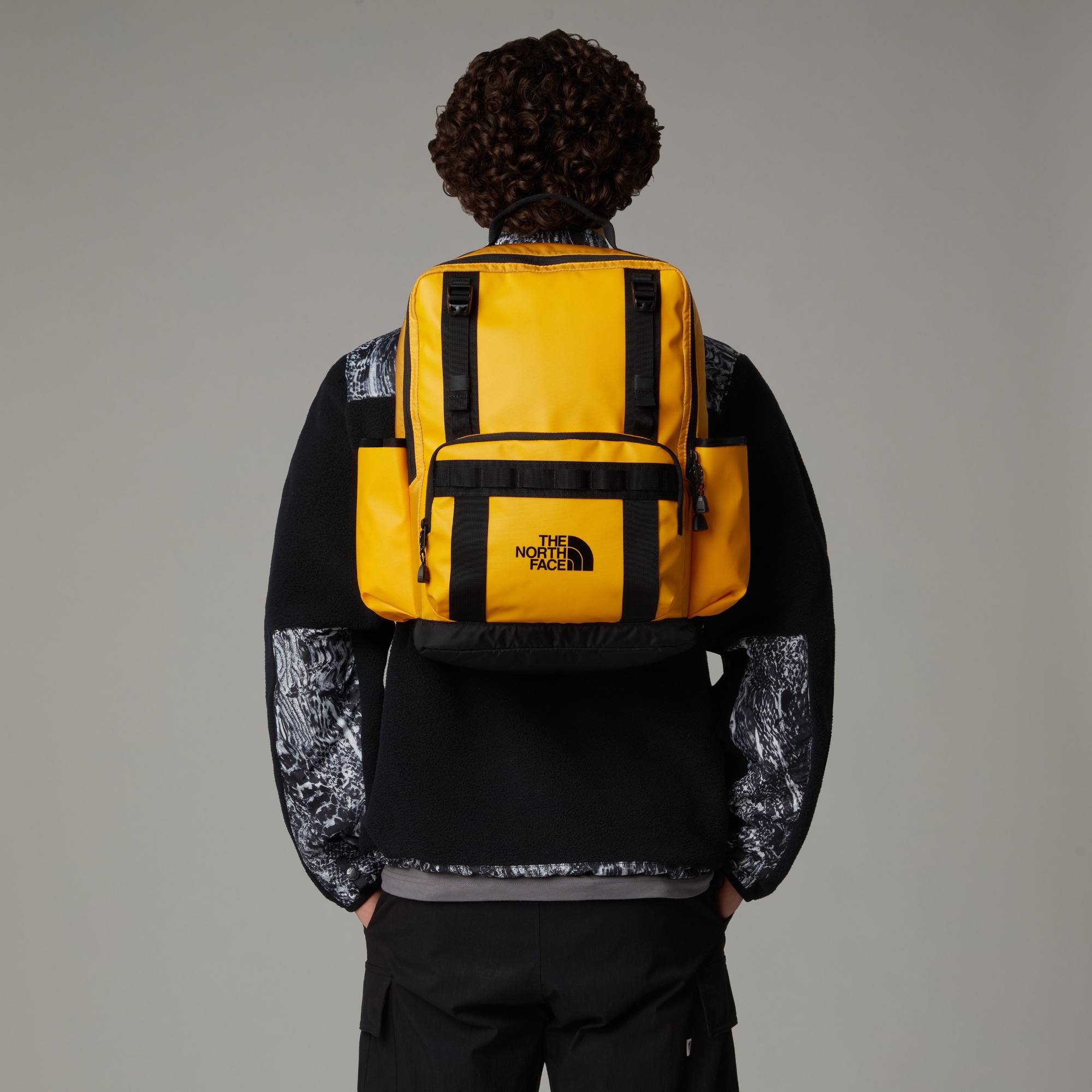 The North Face Base Camp Daypack Kulta/Musta 02