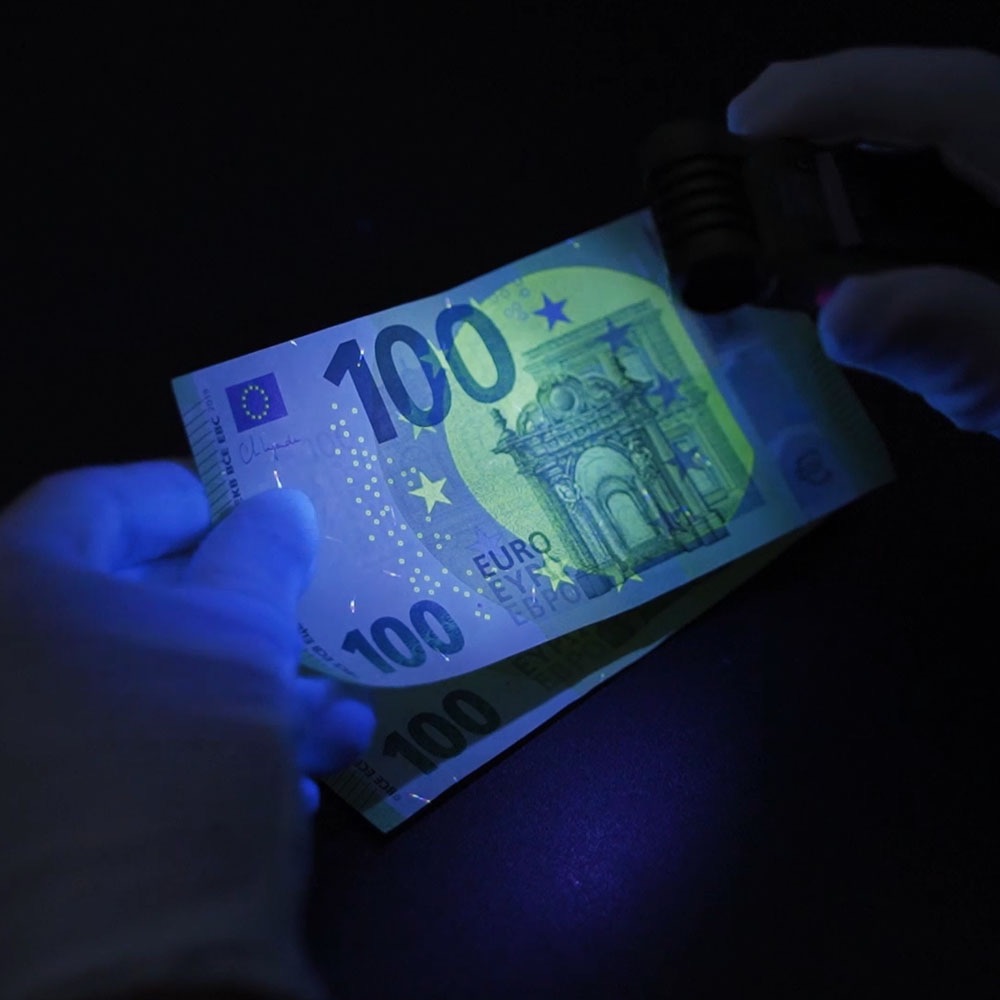 Fenix SW05R + UV Black 03