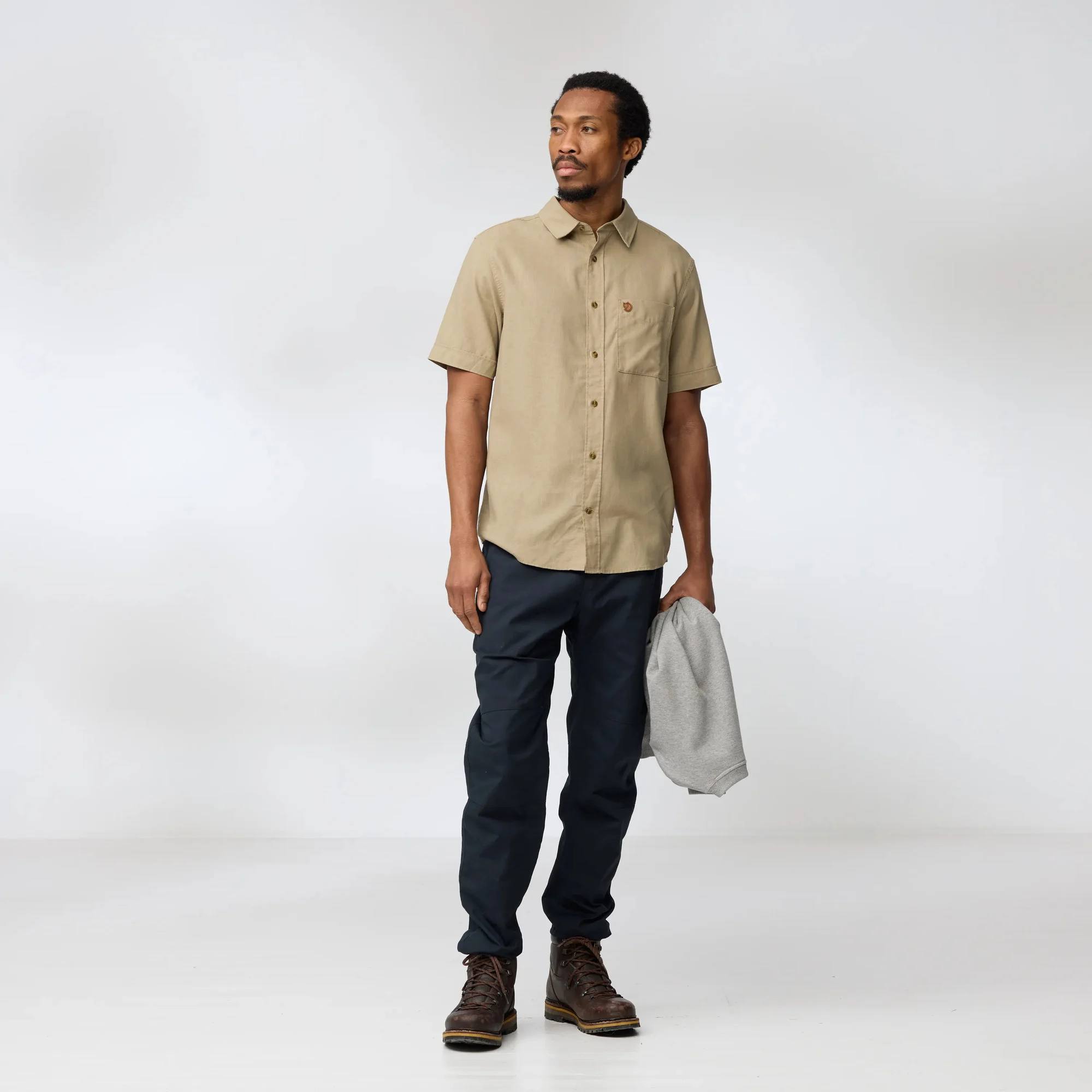Fjällräven Övik Travel Shirt SS Chalk 05