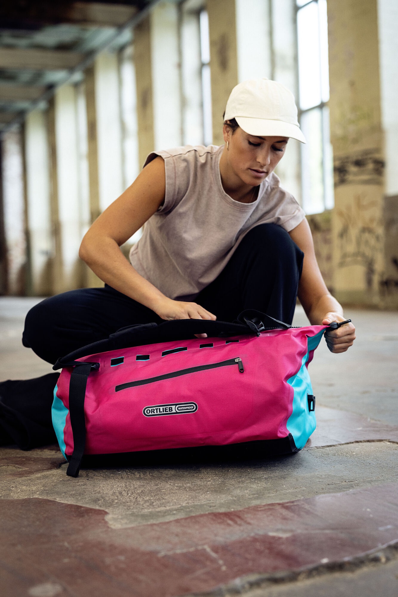 Ortlieb Duffle Lite Cyber 40L Pinkki / Sininen 08