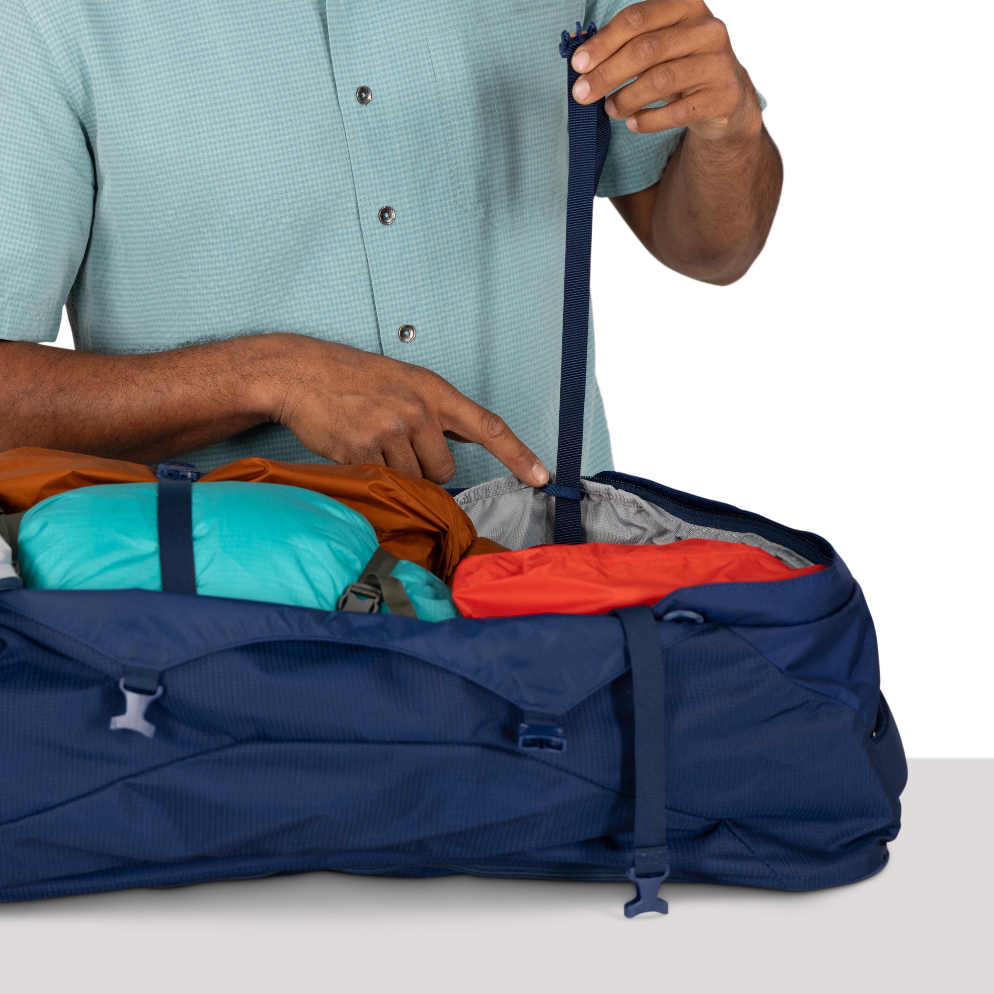 Osprey Farpoint 70 Black 04