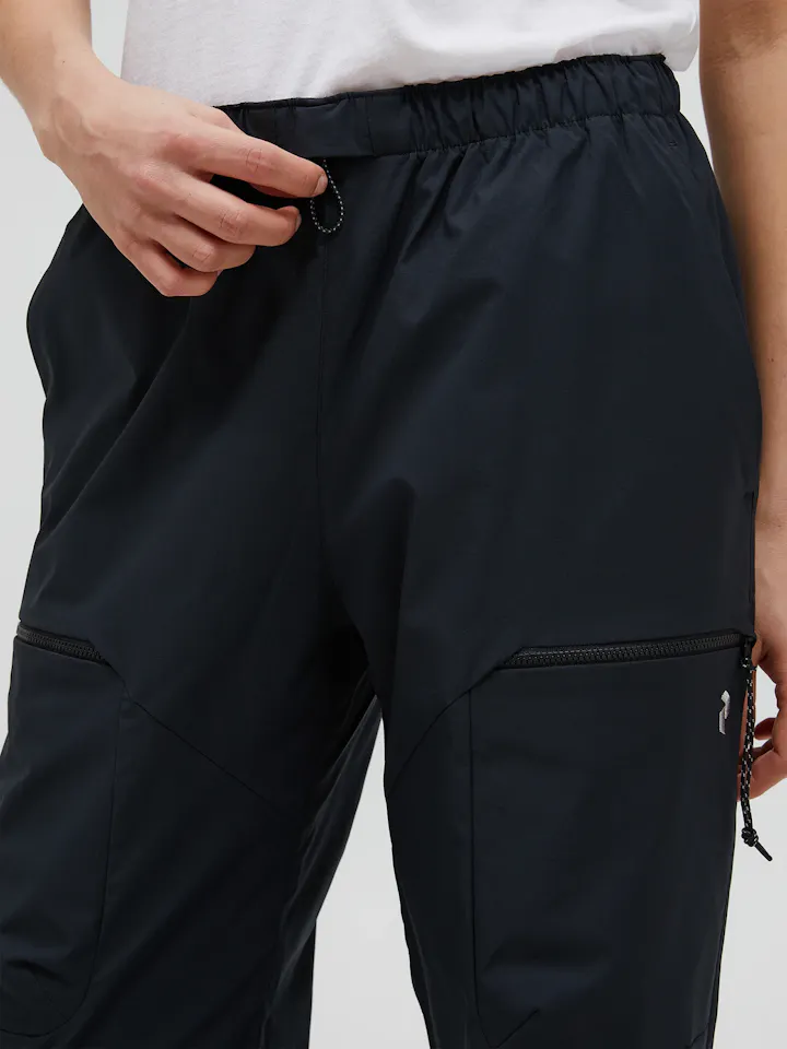 Peak Performance Women's Outdoor Cargo Pant Musta 08