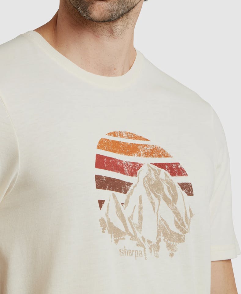 Sherpa Men's Bali Retro Sunset Tee Luonnonvalkoinen 06