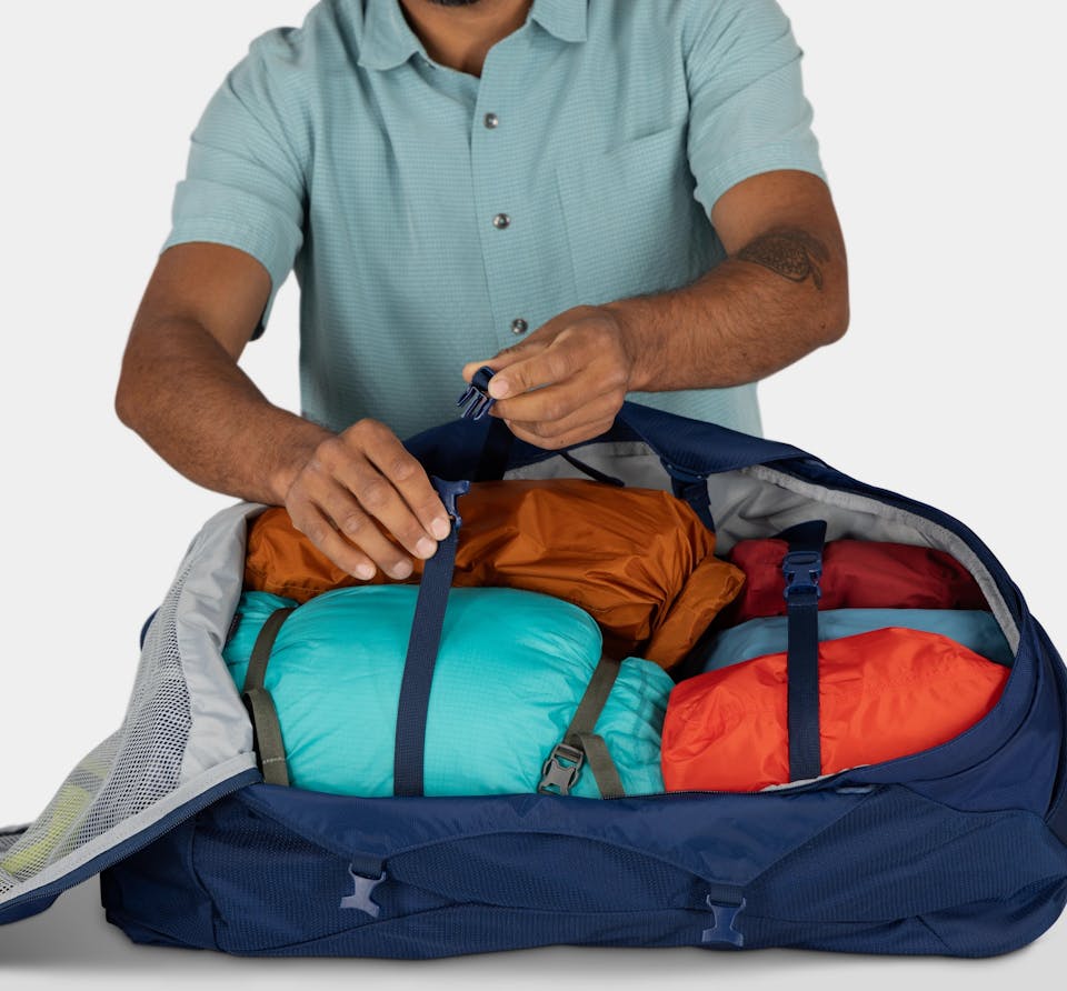 Osprey Farpoint 70 Black 02