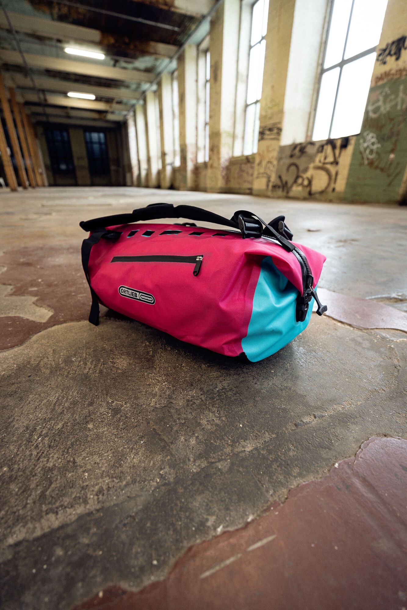 Ortlieb Duffle Lite Cyber 40L Pinkki / Sininen 03