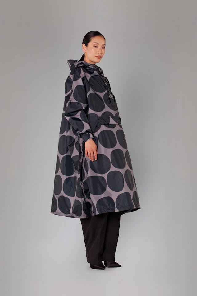 Rainkiss Poncho Black Polka  04