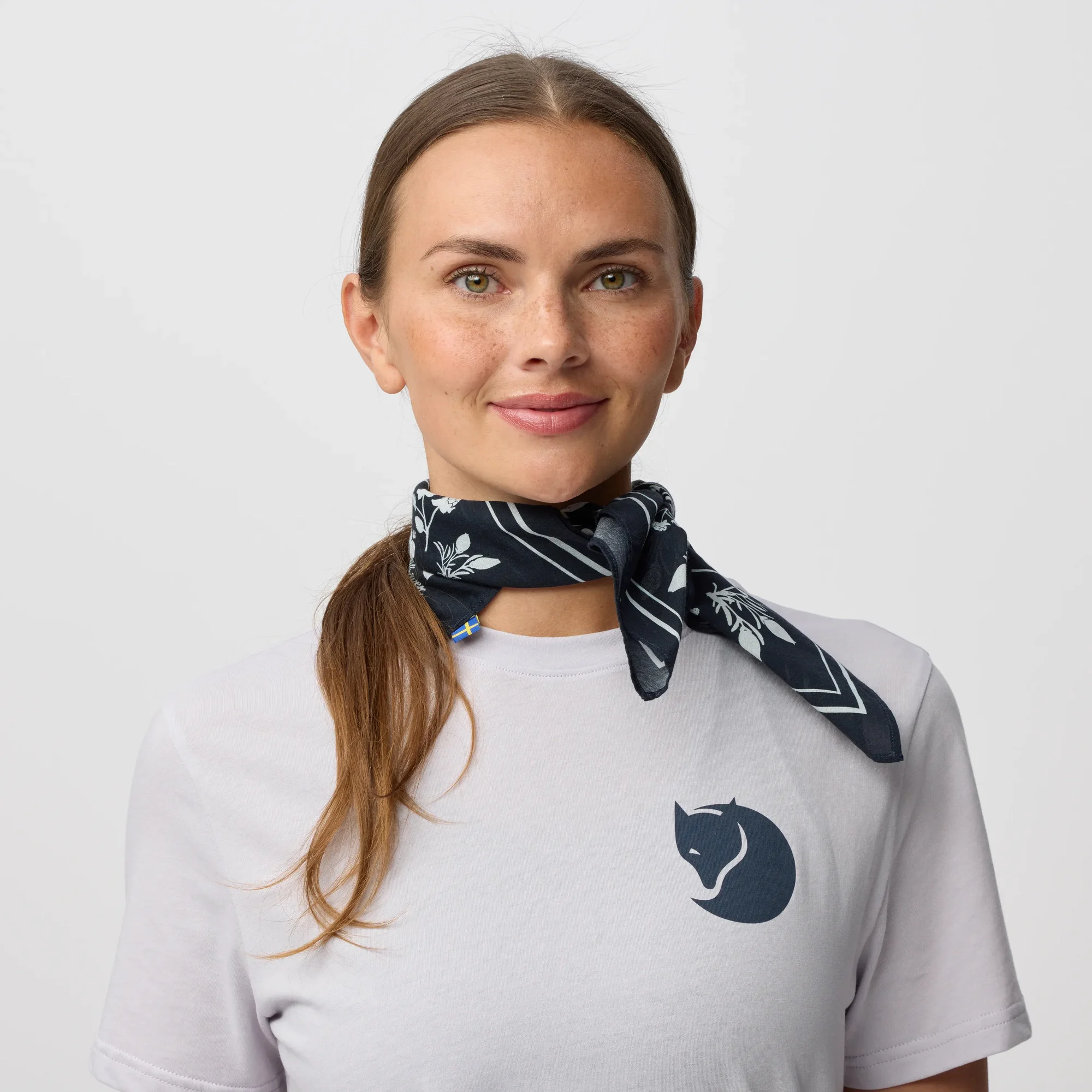 Fjällräven Fjällblomster Bandana Chalk 06