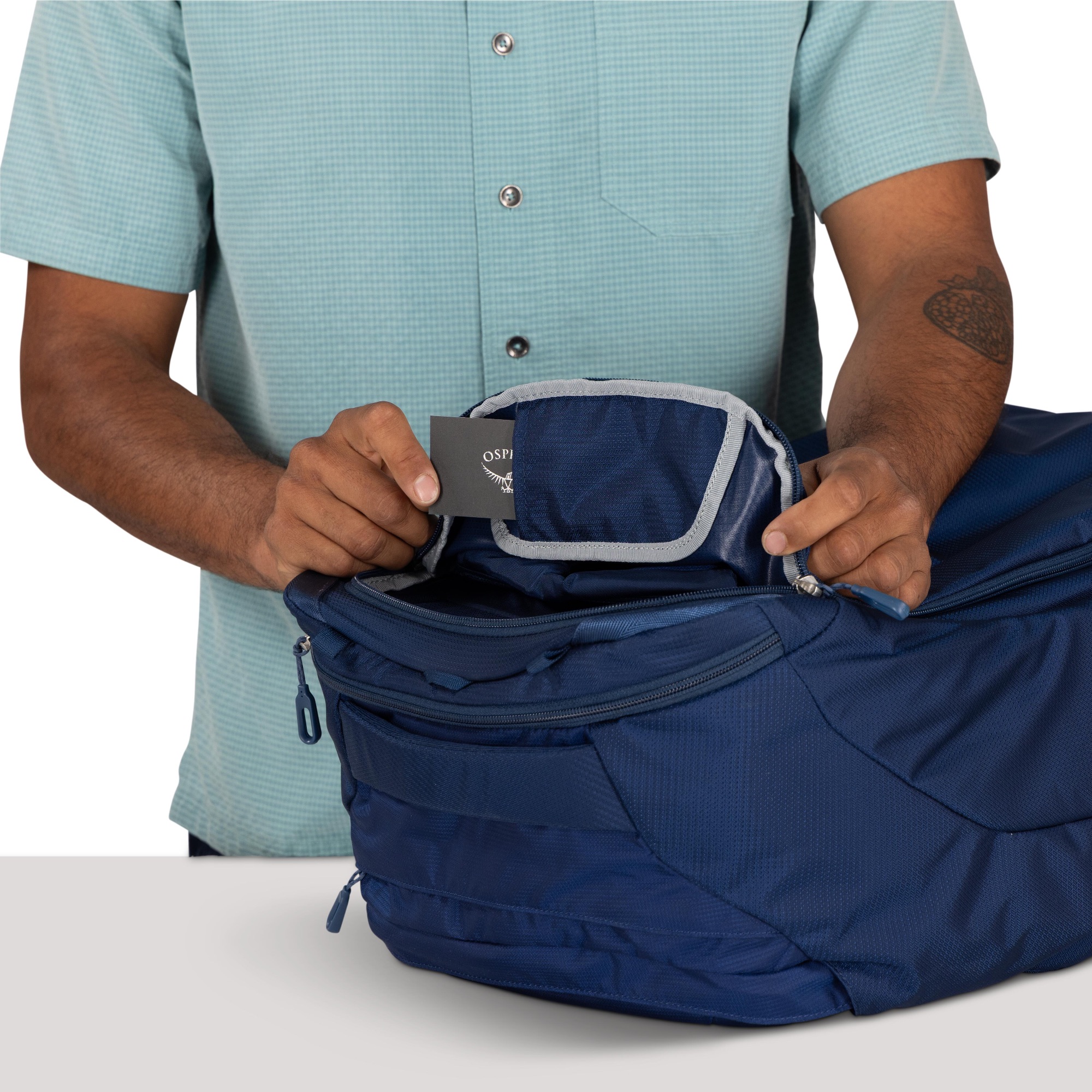 Osprey Farpoint 40 Black 08