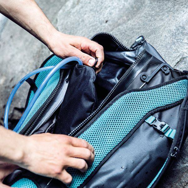 Ortlieb Atrack Hydration System Musta 04