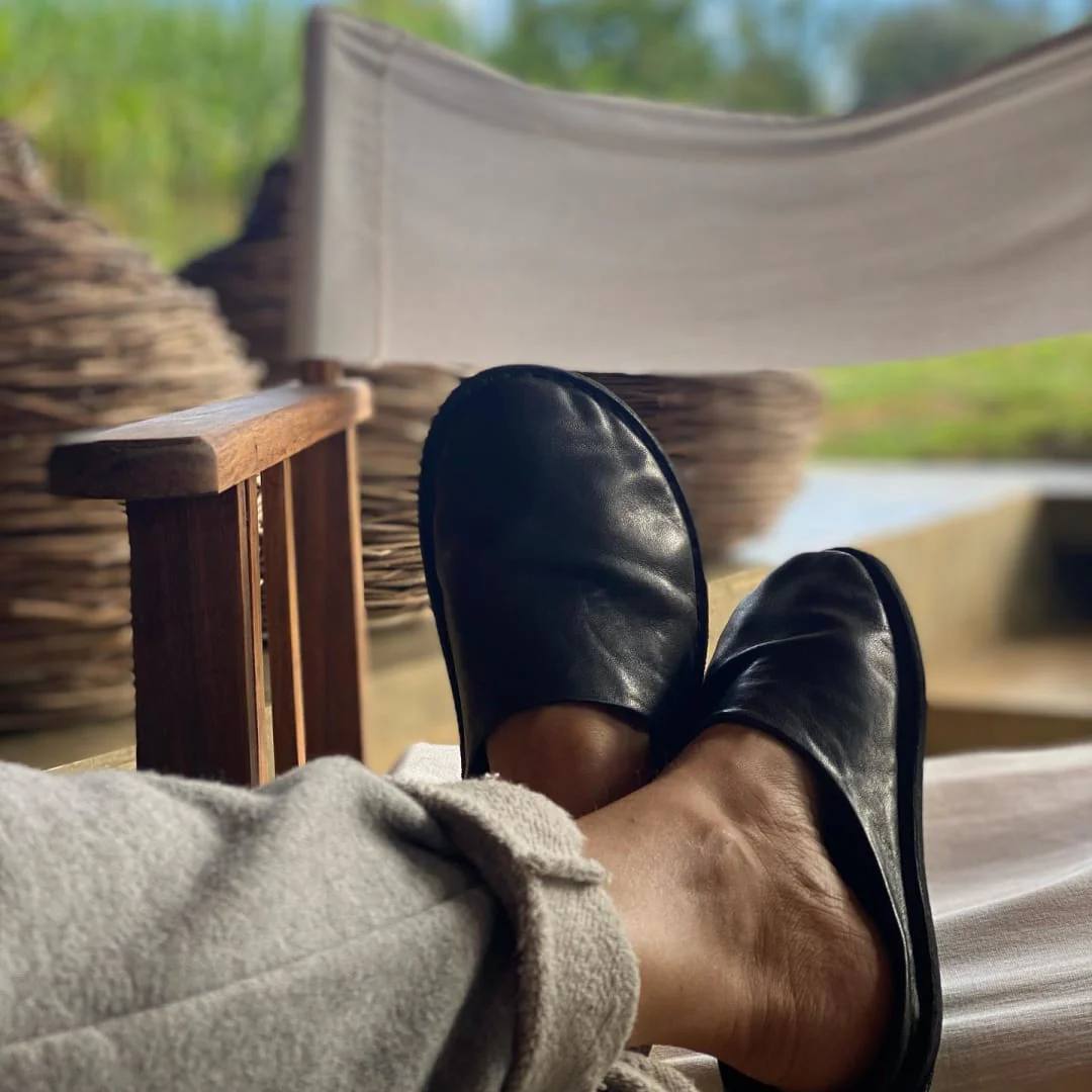 VIBAe Roma Leather Musta 02