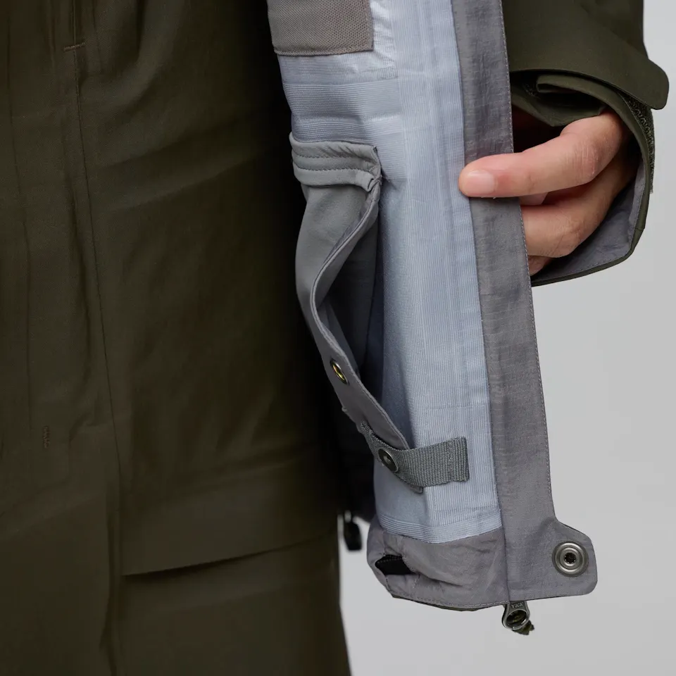 Fjällräven Men's Bergtagen GTX Tour Jacket Black 12