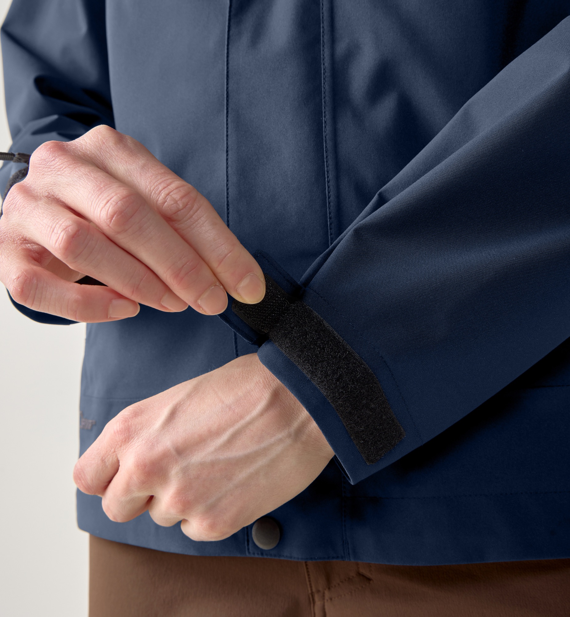 Merrell Women's Moab 3 GTX & Breeze Proof Jacket Musta 25