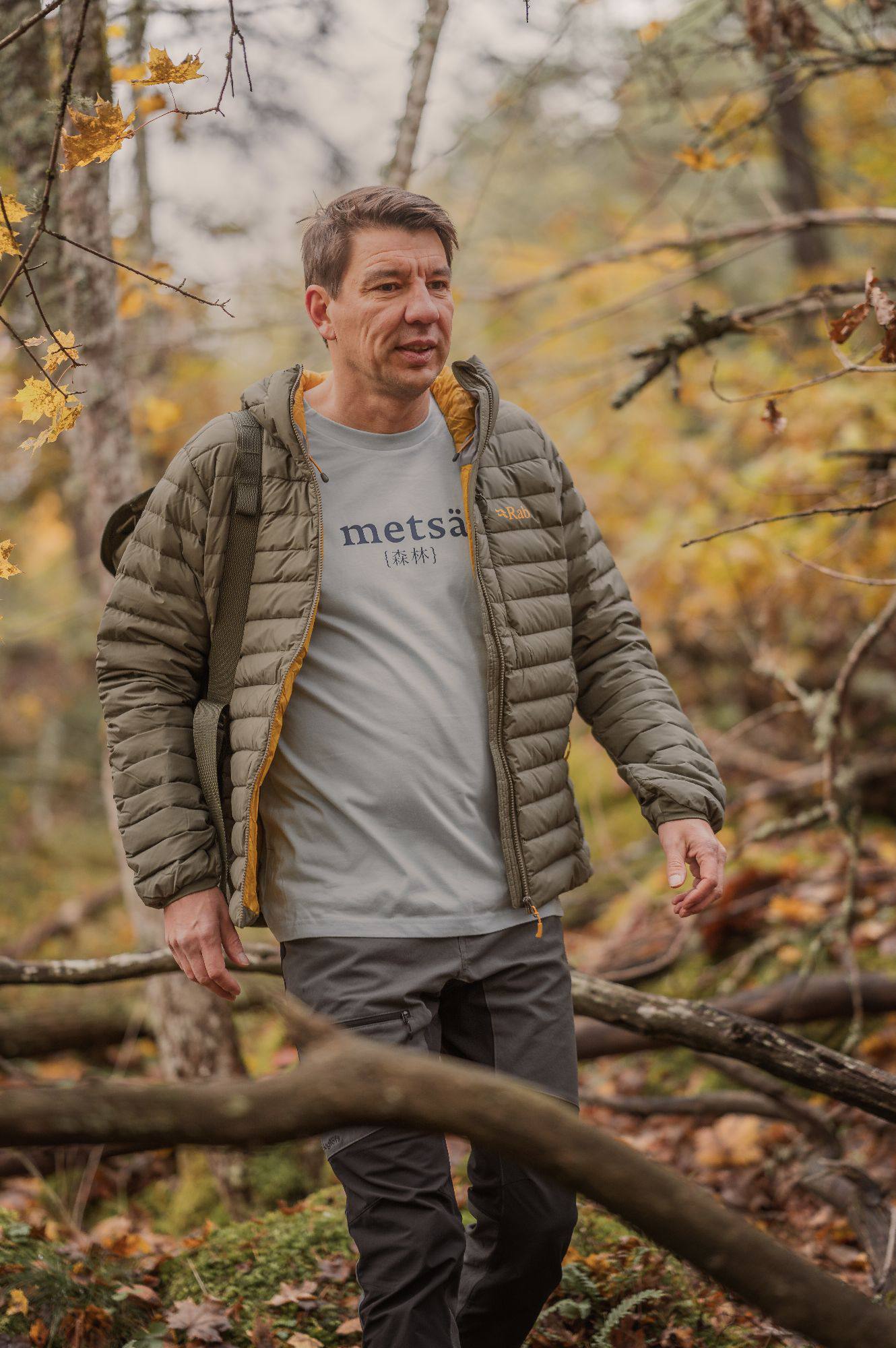 Scandinavian Outdoor Metsänsuojelija sertifikaatti ja Metsä-Teepaita Dark grey 07