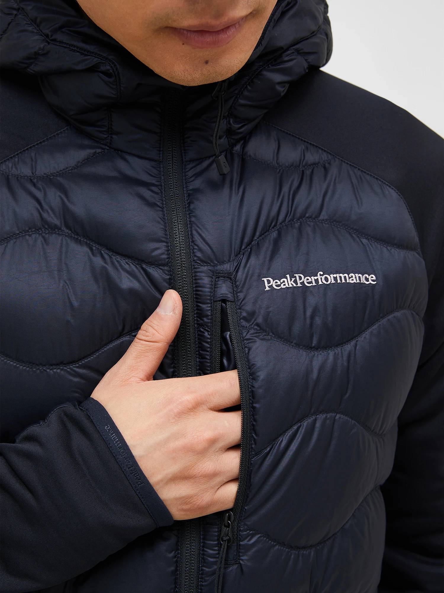 Peak Performance Men's Helium Hybrid Jacket Black 08