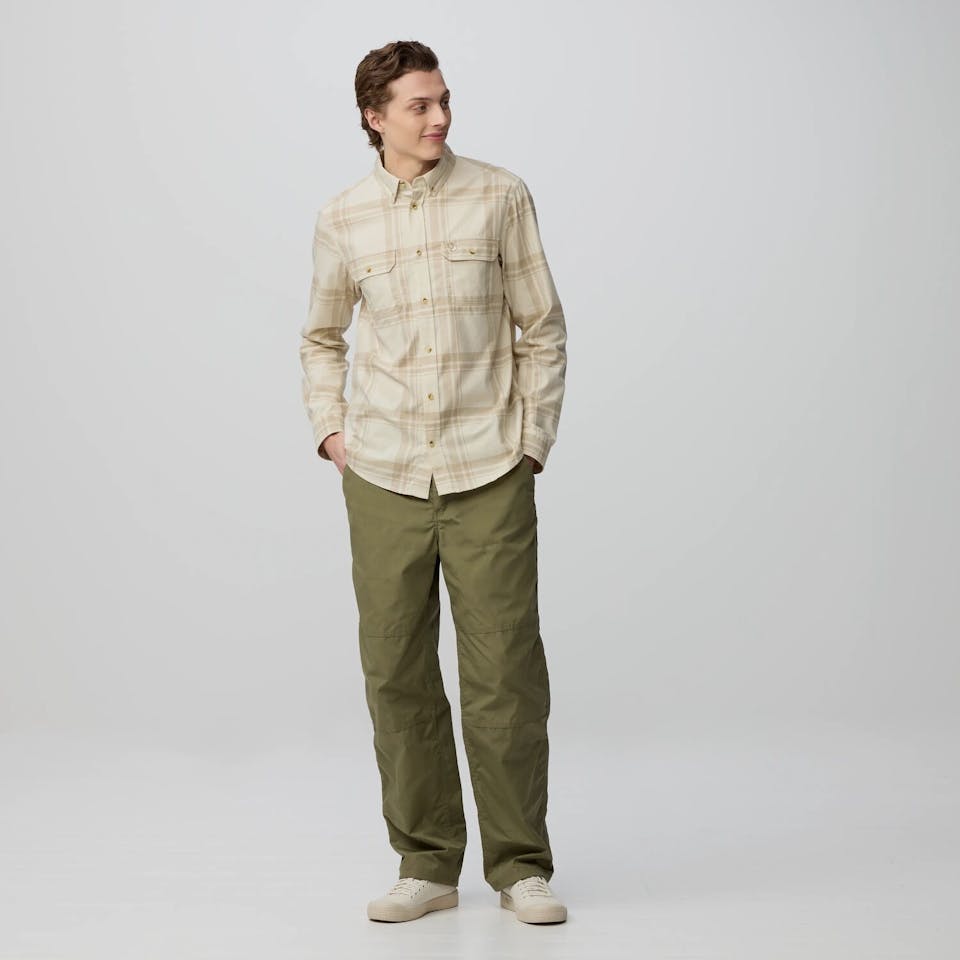 Fjällräven Men's Övik Lite Flannel Laurel Green / Chalk White 02