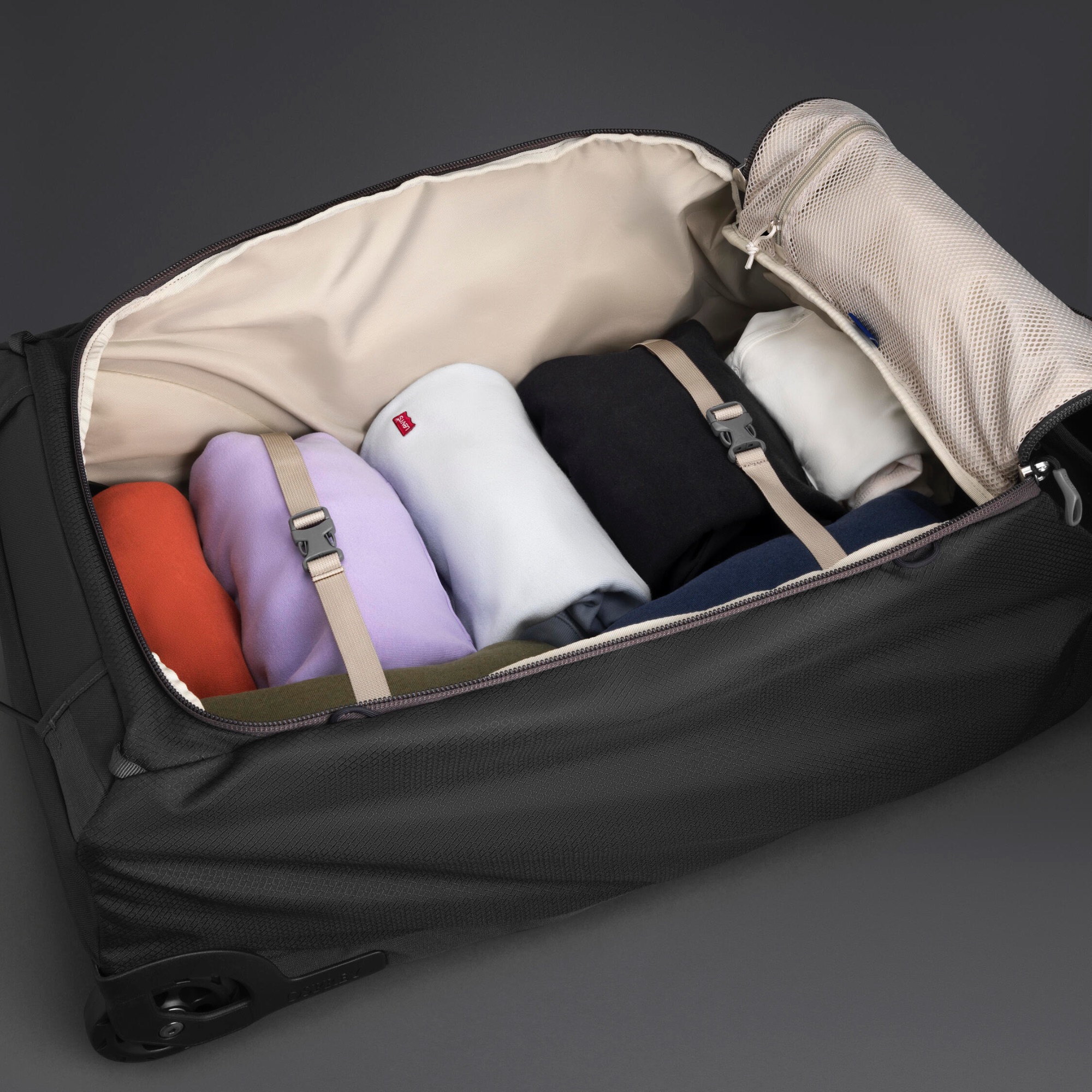 Osprey Daylite Wheeled Duffel 85 Black 04