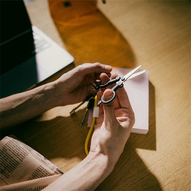 Fiskars Classic folding scissors Black 03