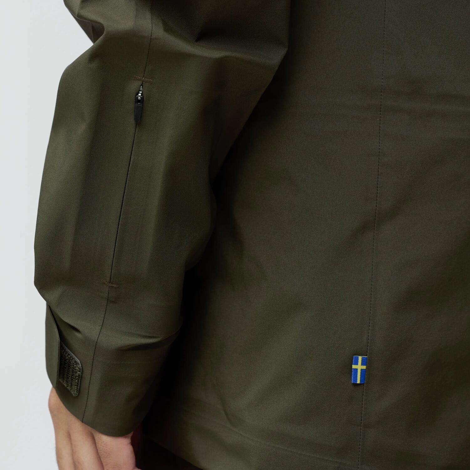 Fjällräven Men's Bergtagen GTX Tour Jacket Black 13