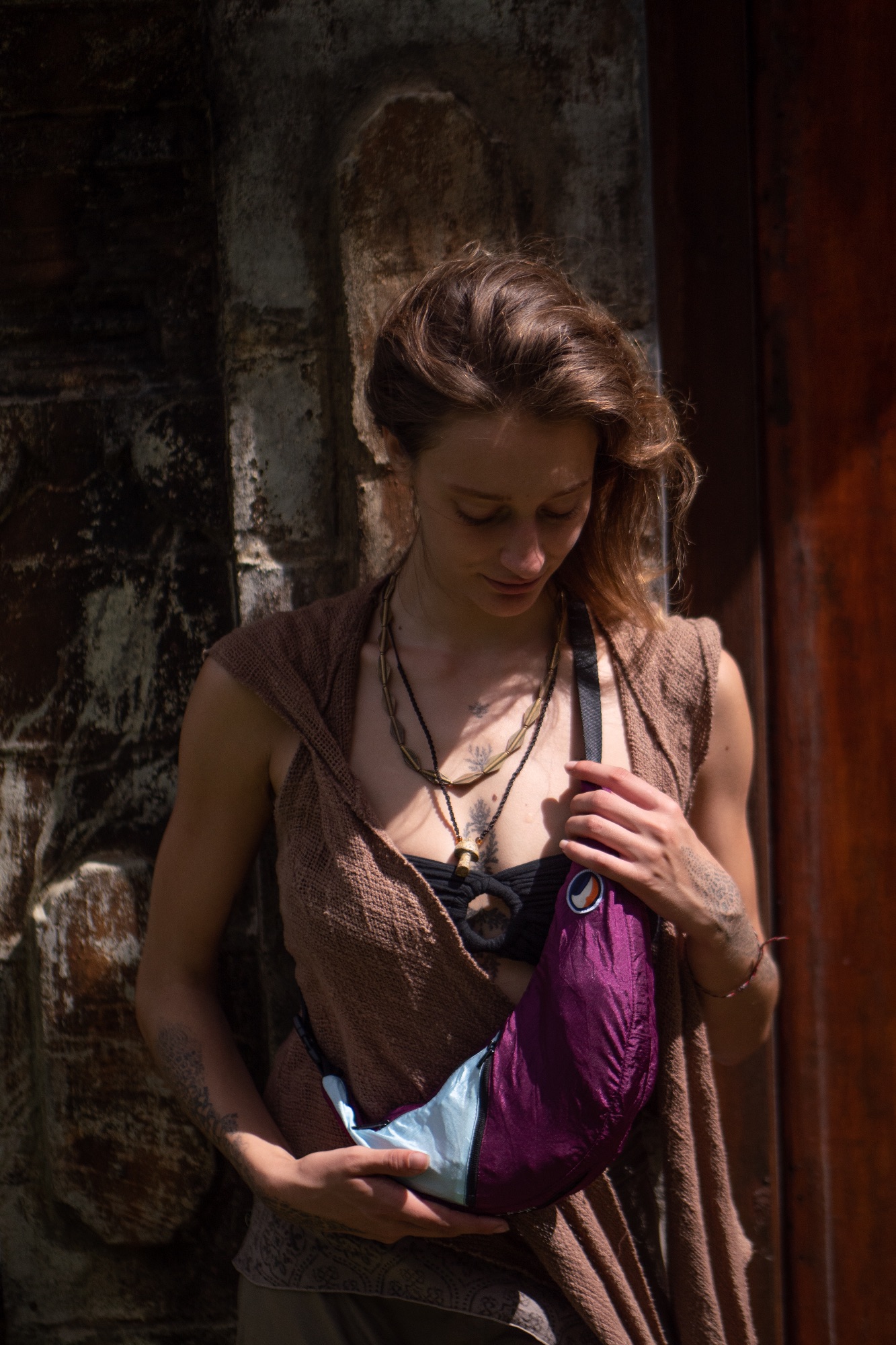 Ticket To The Moon Upcycled Sling Bag Tummanvihreä 05