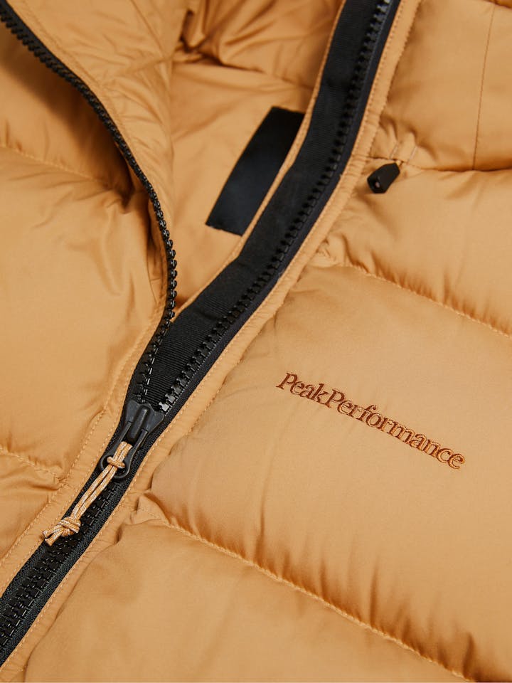 Peak Performance Men's Rivel Down Jacket Sierra Sand 04