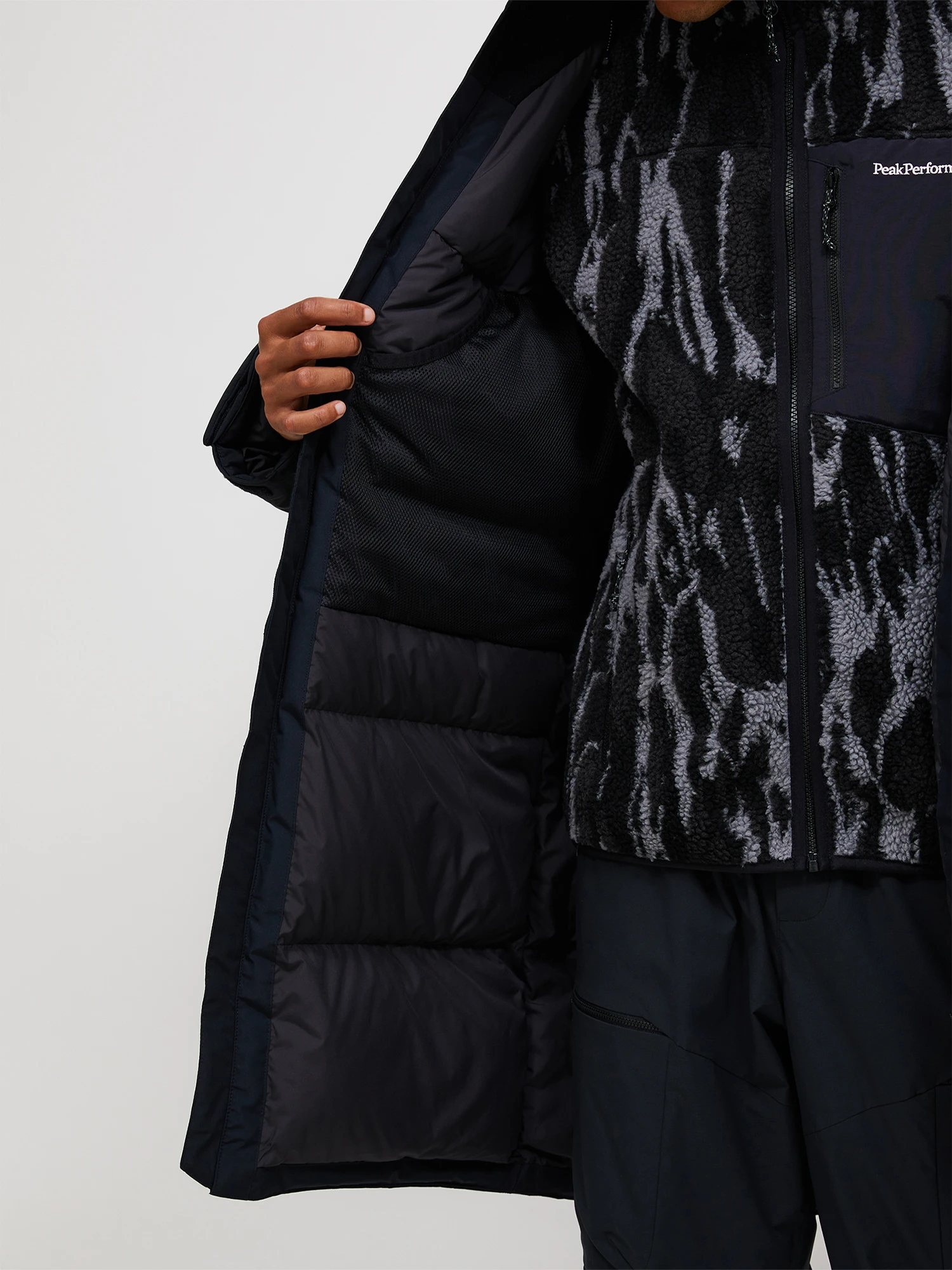 Peak Performance Men's Treeline HIPE  Down Shell Parka - Miesten talvitakki Musta 04