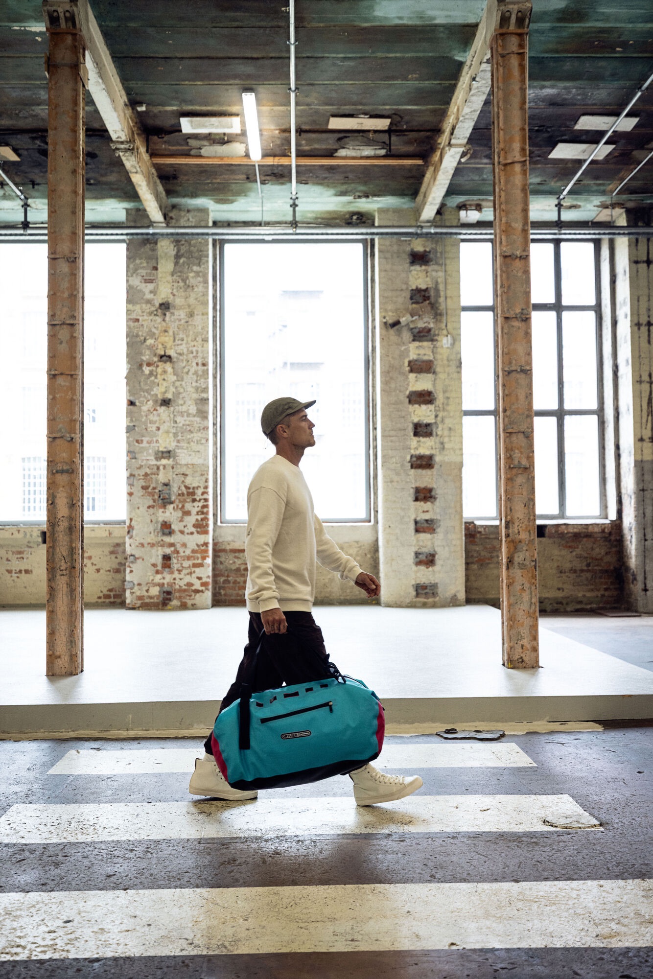 Ortlieb Duffle Lite Cyber 60L Sininen / Pinkki 06