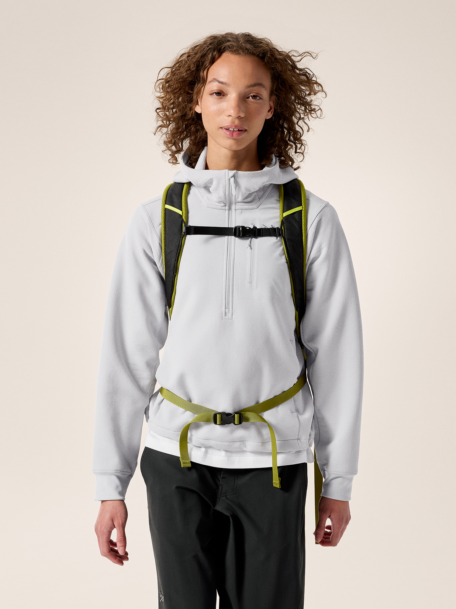 Arc'teryx Mantis 26 Black / Olive moss 03