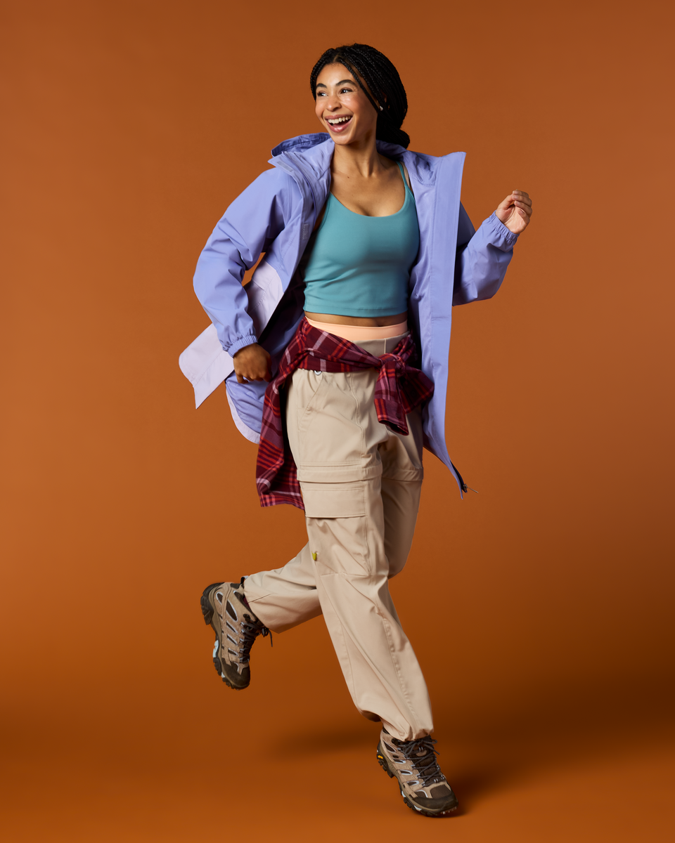 Cotopaxi Women's Rayu Rain Parka Aster and moonbeam 02