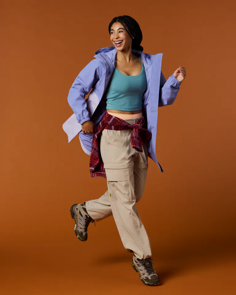 Cotopaxi Women's Rayu Rain Parka Aster and moonbeam 02