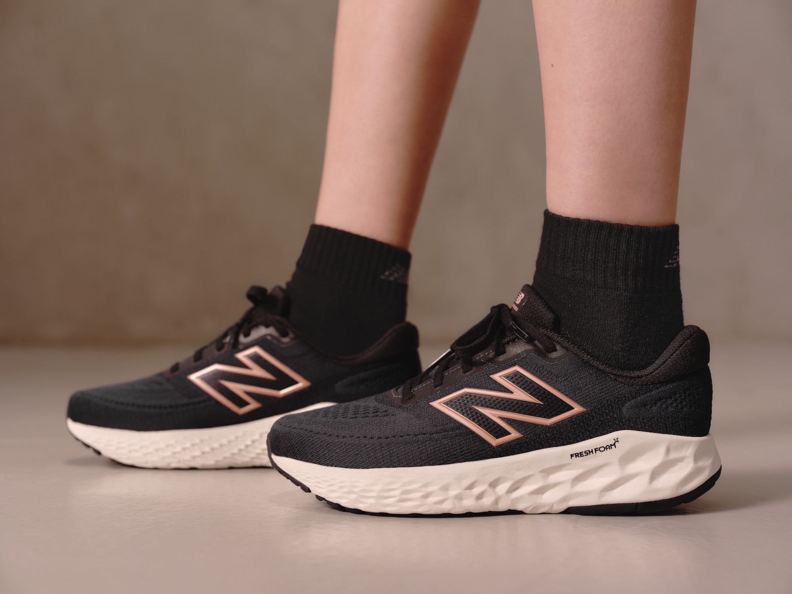 New Balance Women's Fresh Foam Evoz V4 Phantom 12