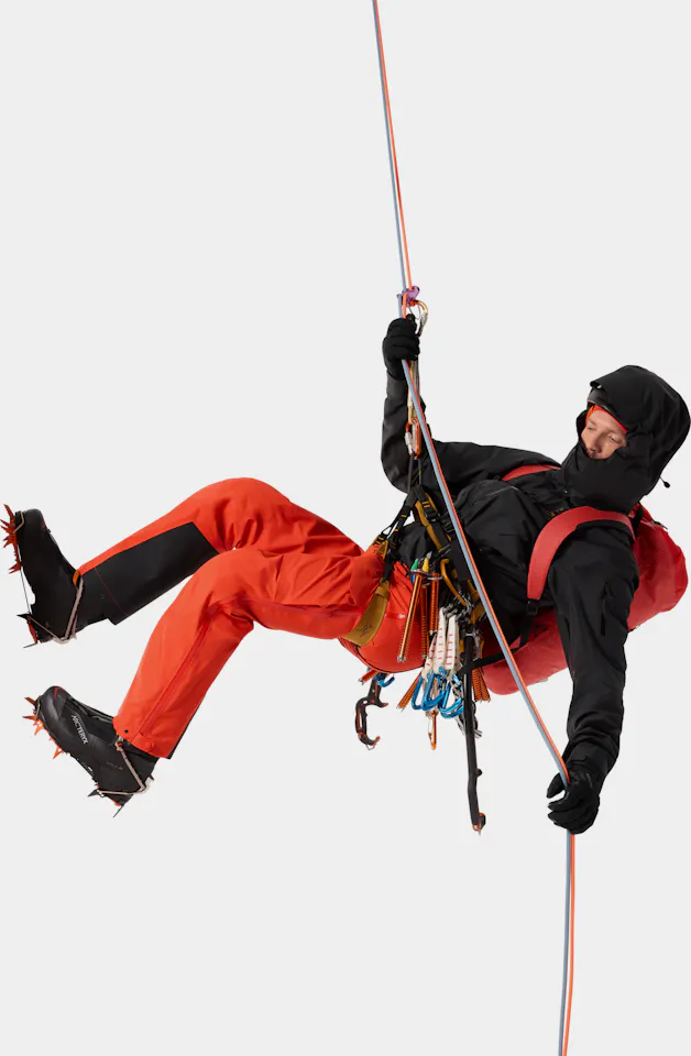 Arc'teryx Men's Alpha SV Jacket Musta 02