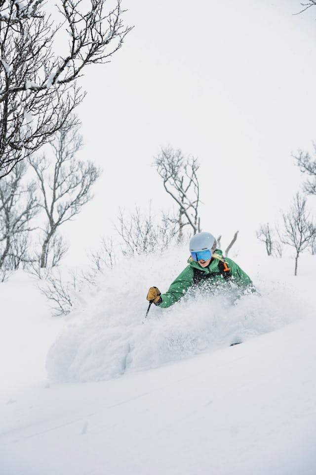 Norrøna Women's Lofoten GTX Pro Jacket Dark Ivy 09