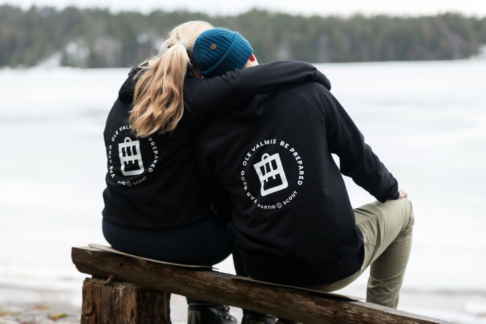 Partiotuote Unisex-huppari, Ole valmis. Black 06